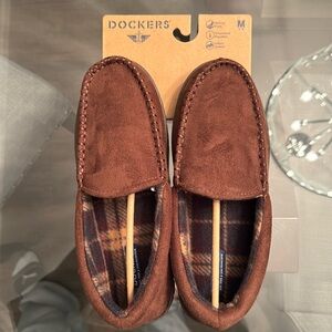 NWT Dockers Men’s Brown w/ plaid in sole Memory Foam In & Outdoor Medium (7-8)